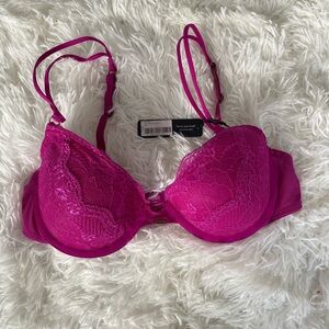 SOLD: Women’s Lace Bra 36A